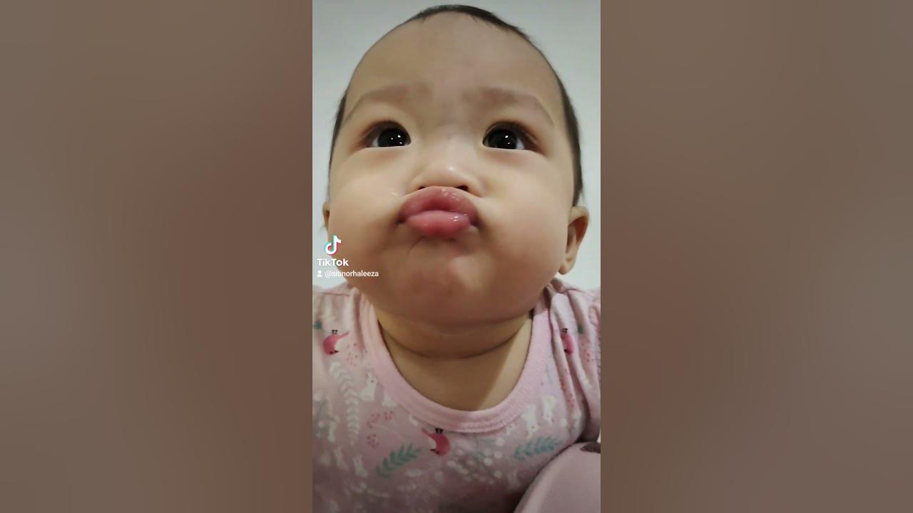 Yusayrah does Duck Face YouTube