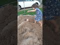 brincar na areia faz bem para a criança soltar a imaginação