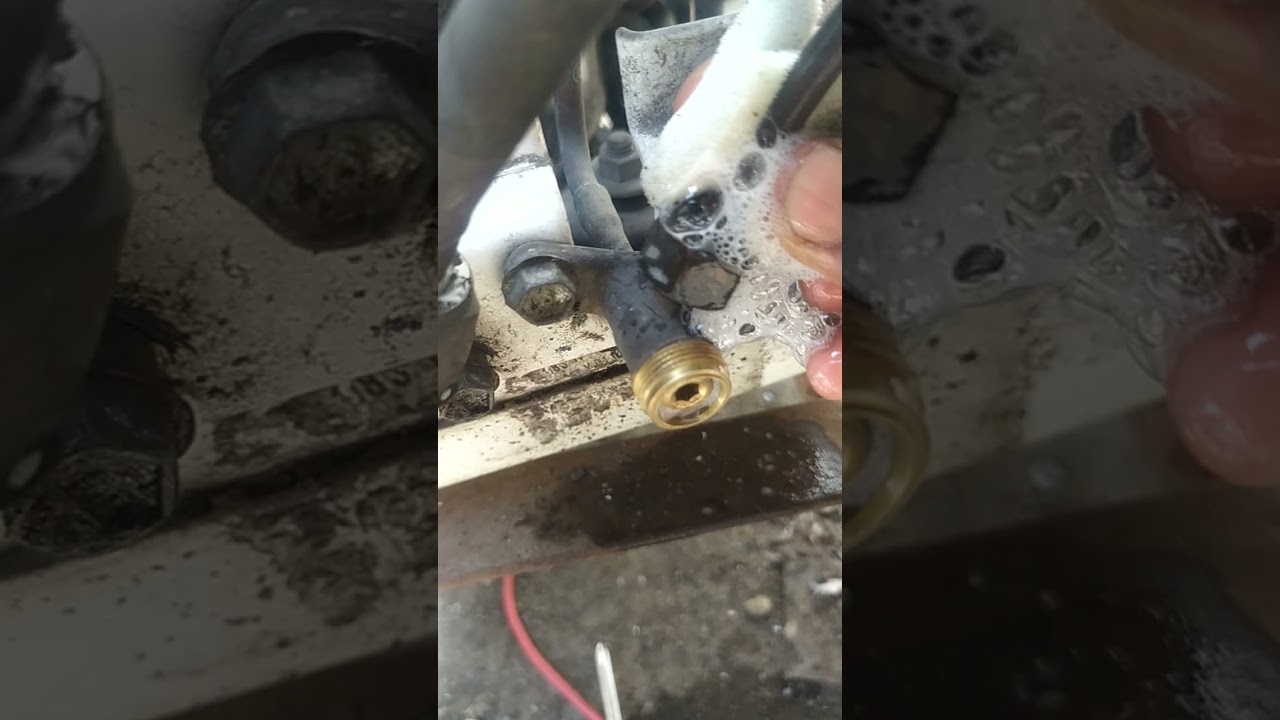 splite AC flayer lickage