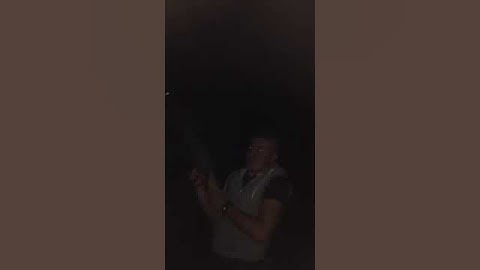 Albaner mit Waffe