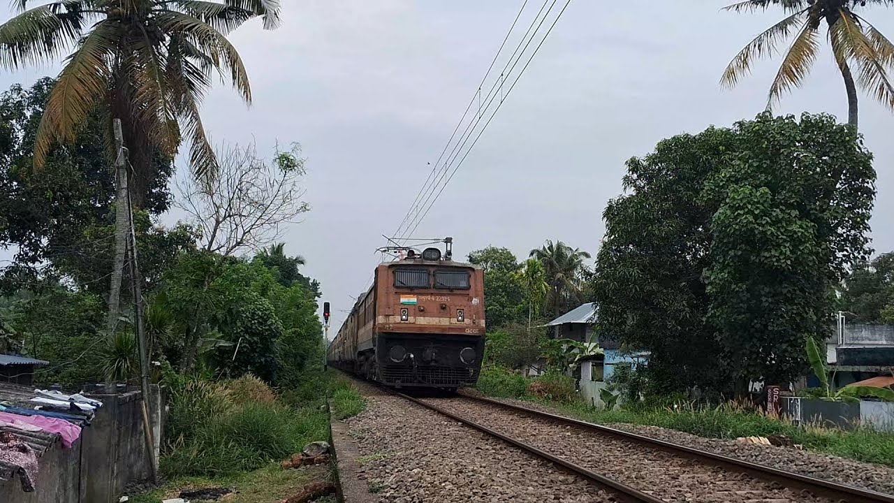 VTA WAP4 with 20910 Porbandar kochuveli super fast express