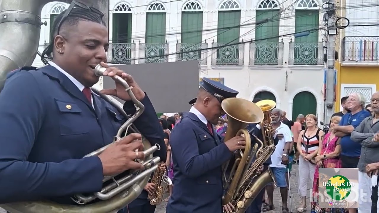 Filarmônica  minerva de cachoeira  no desfile na cidade de Cachoeira-Bahia