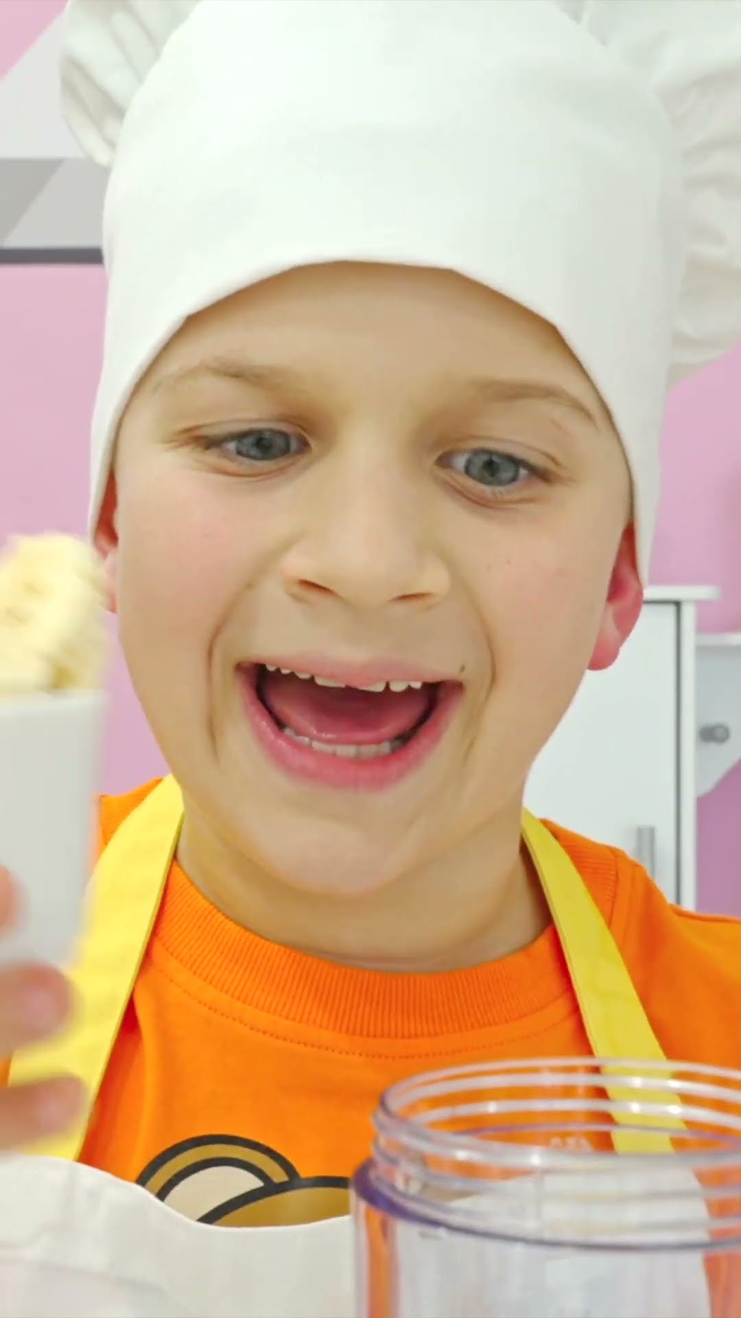 Oliver makes Milkshake in his Cafe