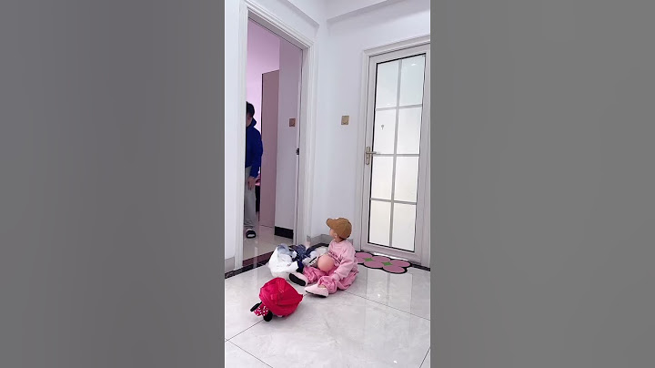 你小舅三十好几了，好不容易相中个对象，你进屋就喊爸爸，这不气的小舅连人带玩具给扔出来了!#cutebaby #坑娃 #爸爸带娃