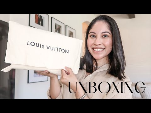 Unboxing my Louis Vuitton “ On My Side PM” . 