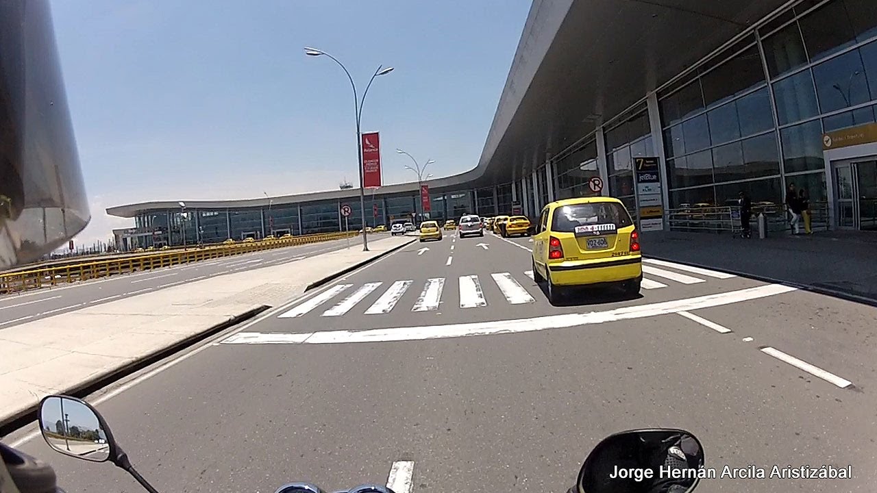 Bordeando el Aeropuerto Internacional el Dorado