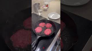 How to make a great burger in a pan! #cookingtips #cooking #cheftips #food #chef #easyrecipe
