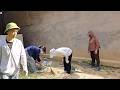 Sinh goes to see his father's lover and searches for the money he had hidden.