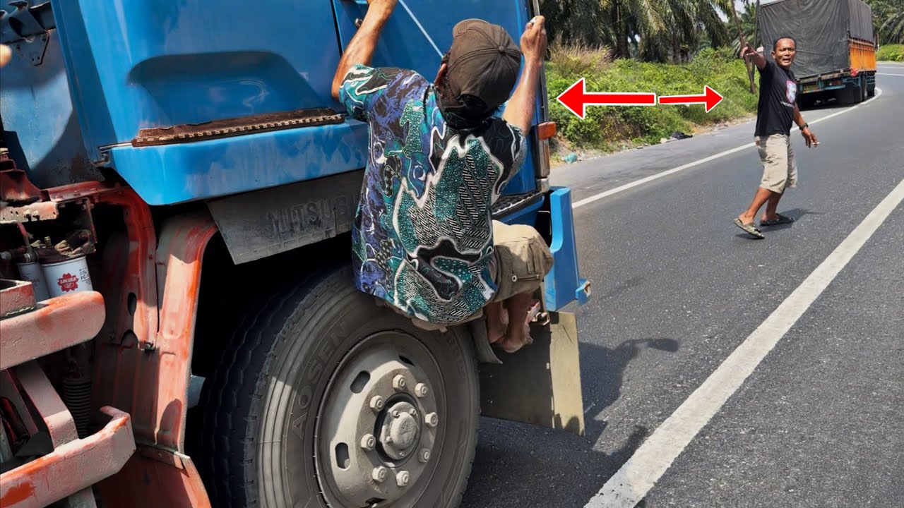 Hampir Masuk Ke Ban Truck Saat Memanjat Truck Di Bukit Kodok