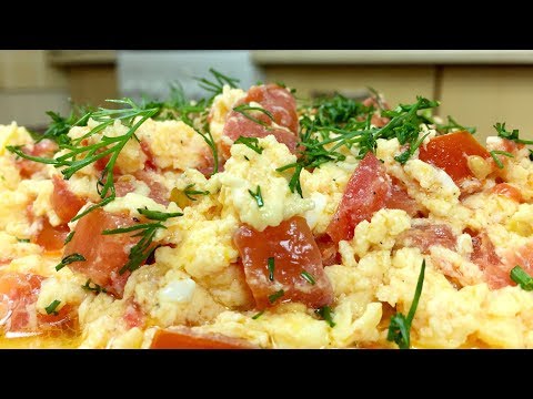 Вкусная яичница с помидорами