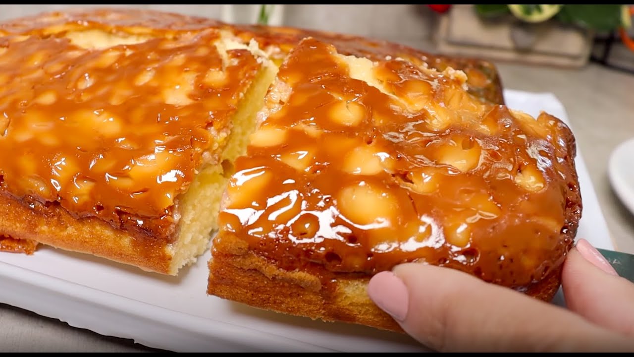 BOLO MOÇA DE BANANA delicioso | Já sai do forno com Cobertura | O mais fofinho que você vai fazer