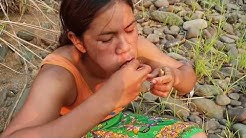Survival skills:find small in intestine pig  by hand  - burn  eating delicious #26