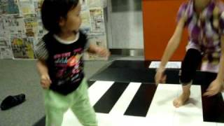 20100516_Noah_dance.MPG