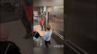 Asansör De Korkunç Şakalar