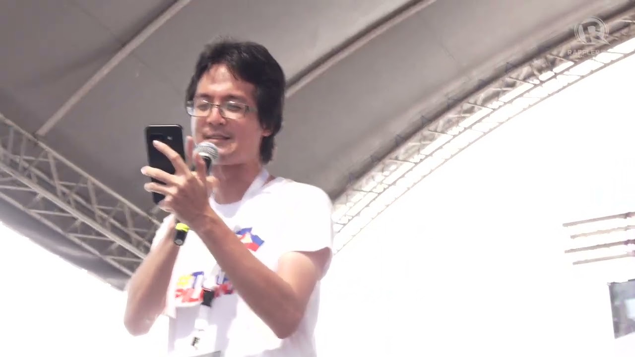 Kiko Dee speaks at second Trillion Peso March