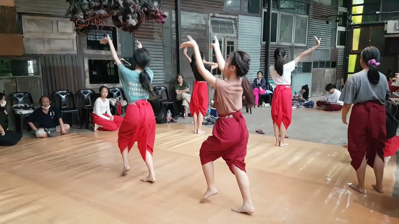 ซ้อมการแสดงสร้างสรรค์ชุด 