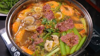 How to cook Thai Sour and Spicy Hot Pot with shrimp, beef and seafood simply at home