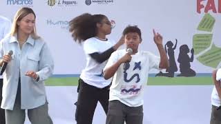 Familia Feliz .Propiedad De Cristo Oficial