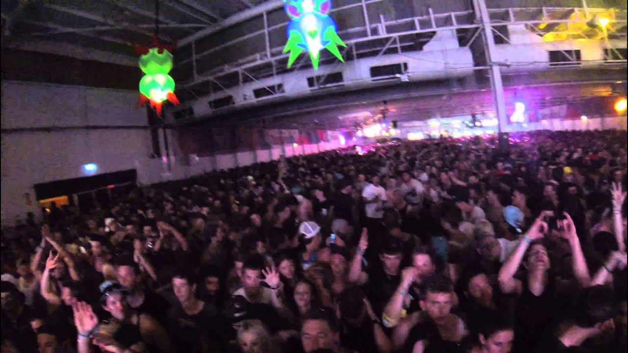 Shockone & Xsessiv Stereosonic Perth 2013 TC - GET LOW (Shockone Remix)