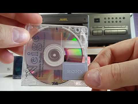 Видео: Вы все еще можете покупать плееры MiniDisc?