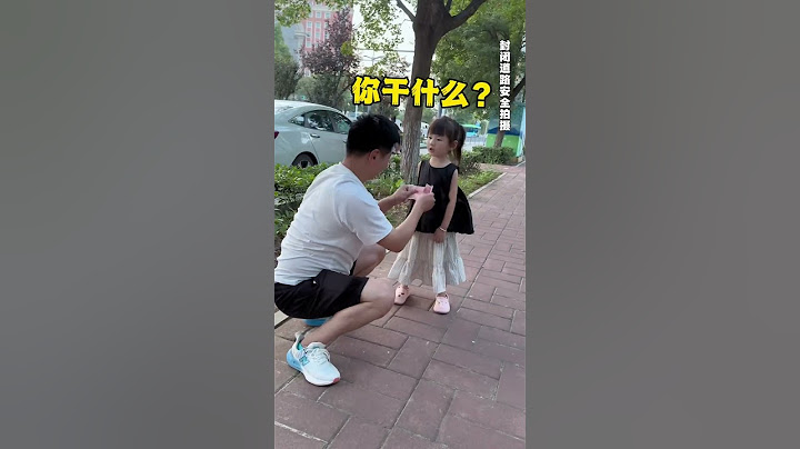 This referee is too unauthentic, isn't it😂# Dad takes baby# Family has adorable baby# Human cub !