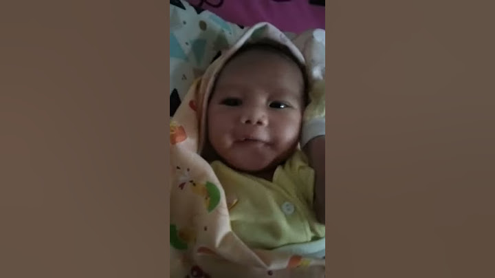 Ekspresi bayi lucu saat buang air besar