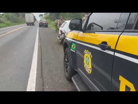 PRF apreende adolescente com mais de meia tonelada da maconha no carro, após tentativa de fuga.