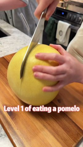 3 levels of eating a pomelo (0% wasted 🙅‍♀️)