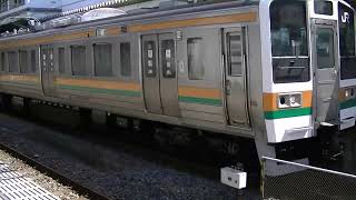 平サロ付きの211系１０両編成が籠原駅を通過するシーン