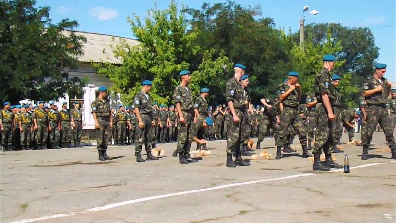 Г болград бывшее расположение в ч 52432 День ВДВ, Болград, 2013 - YouTube