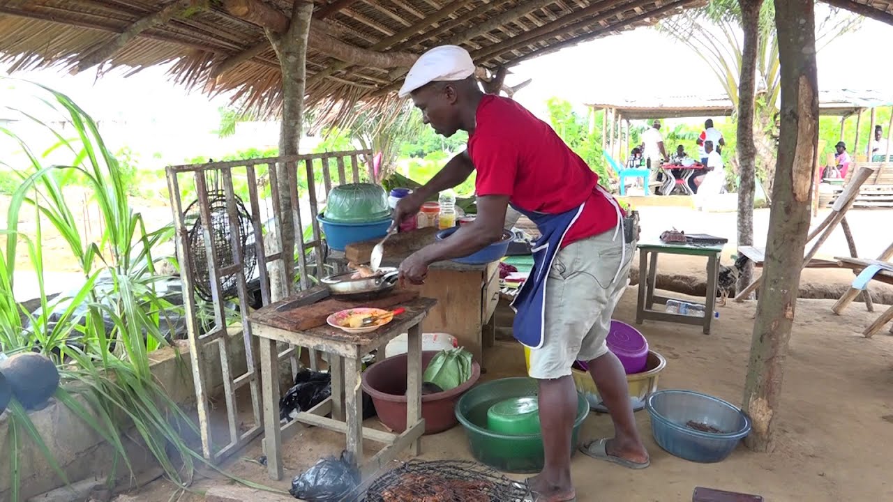 À la rencontre de Marcel Konan,un spécialiste du Kédjénou et du rôti de viande.(Portrait)