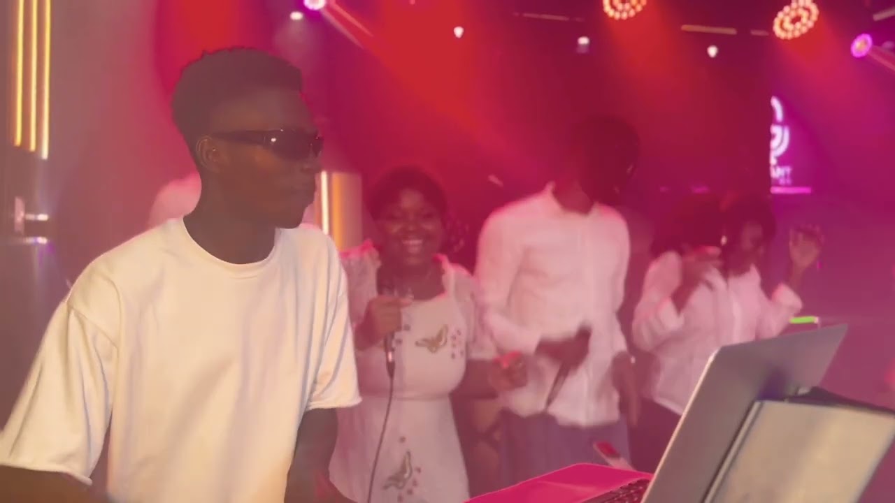 DAMMIE GRANT - PRAISE MEDLEY | CELEBRATE THE RISEN KING