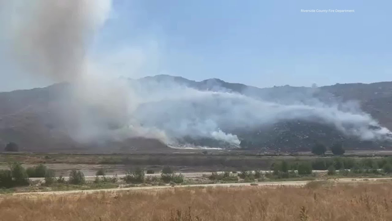 Ramona Fire burning in Riverside County - YouTube