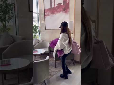 لحظة وصول بيسان اسماعيل إلى الرياض للمشاركة بموسم الرياض