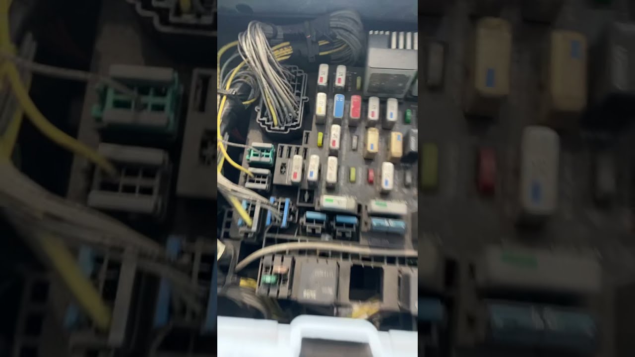 2006 Freightliner Columbia Fuse Box Location 