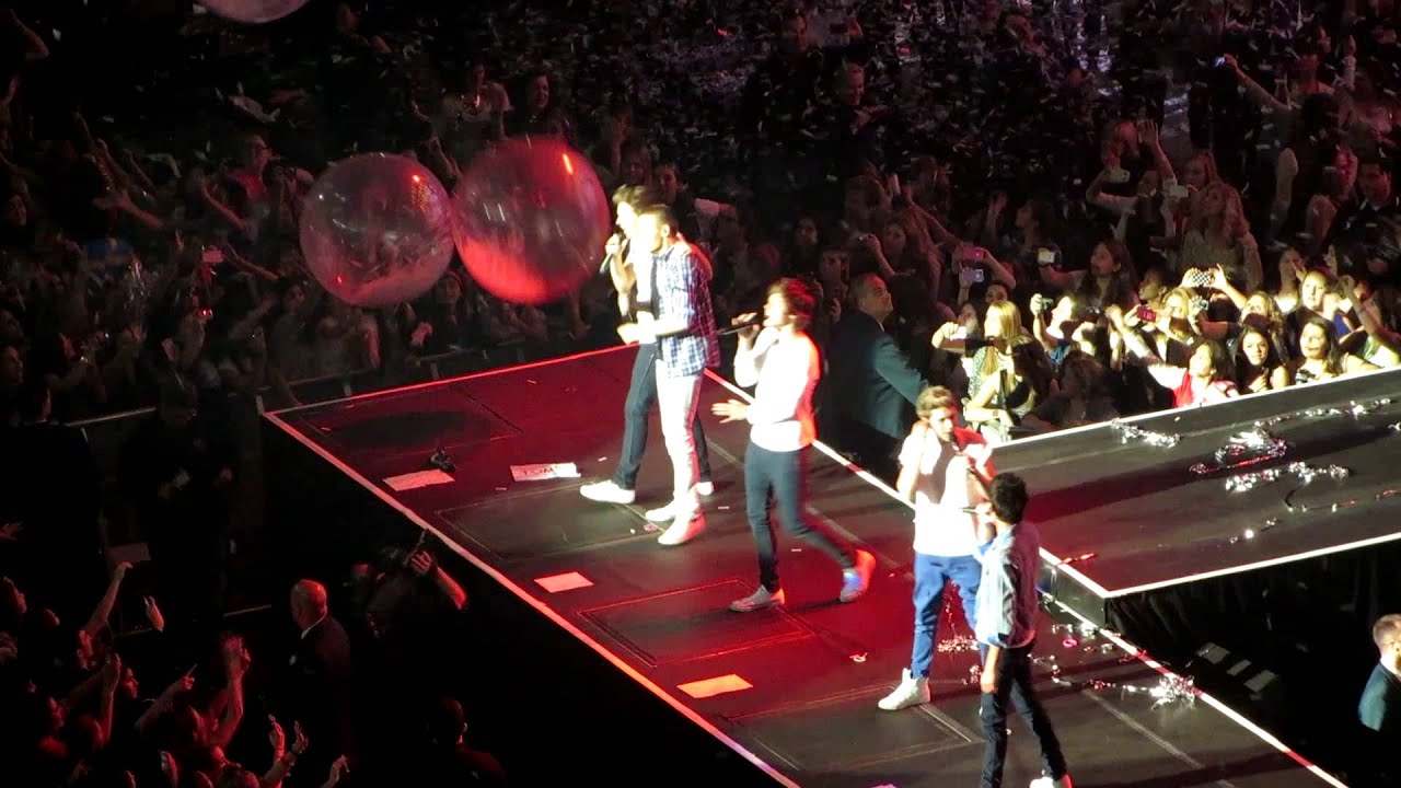 (HD) One Direction - What Makes You Beautiful - Madison Square Garden, New York