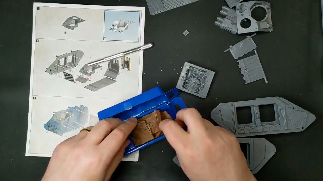 Warhammer 40K, Land Raider Crusader/Redeemer Assembly Pt1