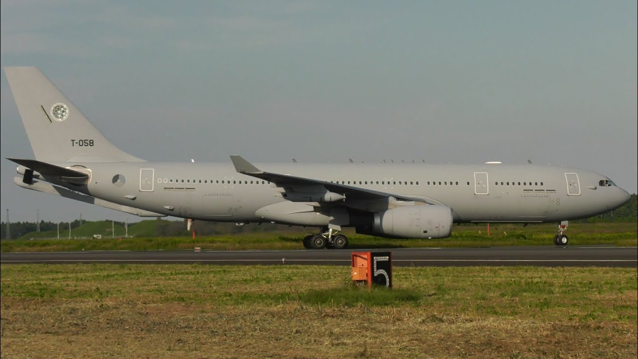 オランダ NATO軍所属エアバス空中給油機KC-30ボイジャーが航空自衛隊百