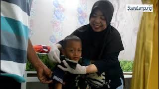 Si Kembar Dafa Dafi Ikuti Khitan Gratis Perawat Kesehatan Mandiri Wiwik