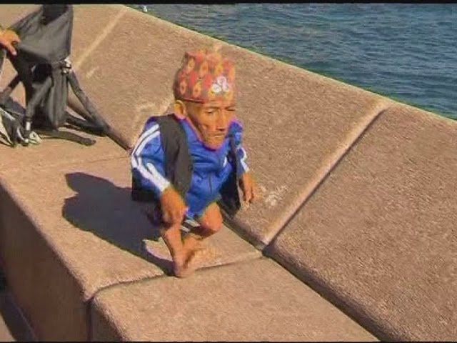 The Shortest Man In The World Takes A Trip To Sydney Youtube
