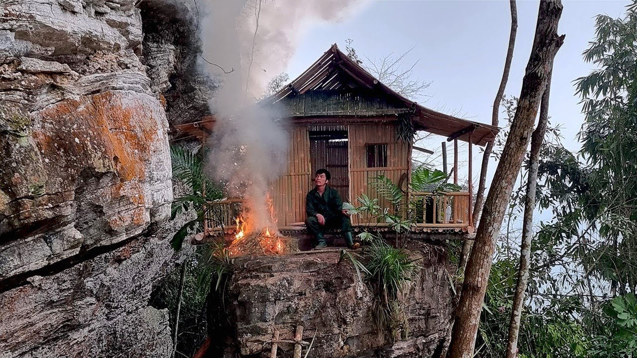 Bushcraft Alone in the Dangerous Wild Forest | Solo Bushcraft - King Of Satyr