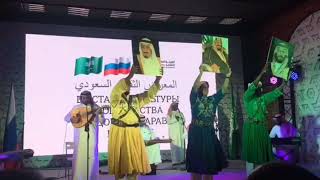 Саудовцы танцуют с Королем в центре Москвы