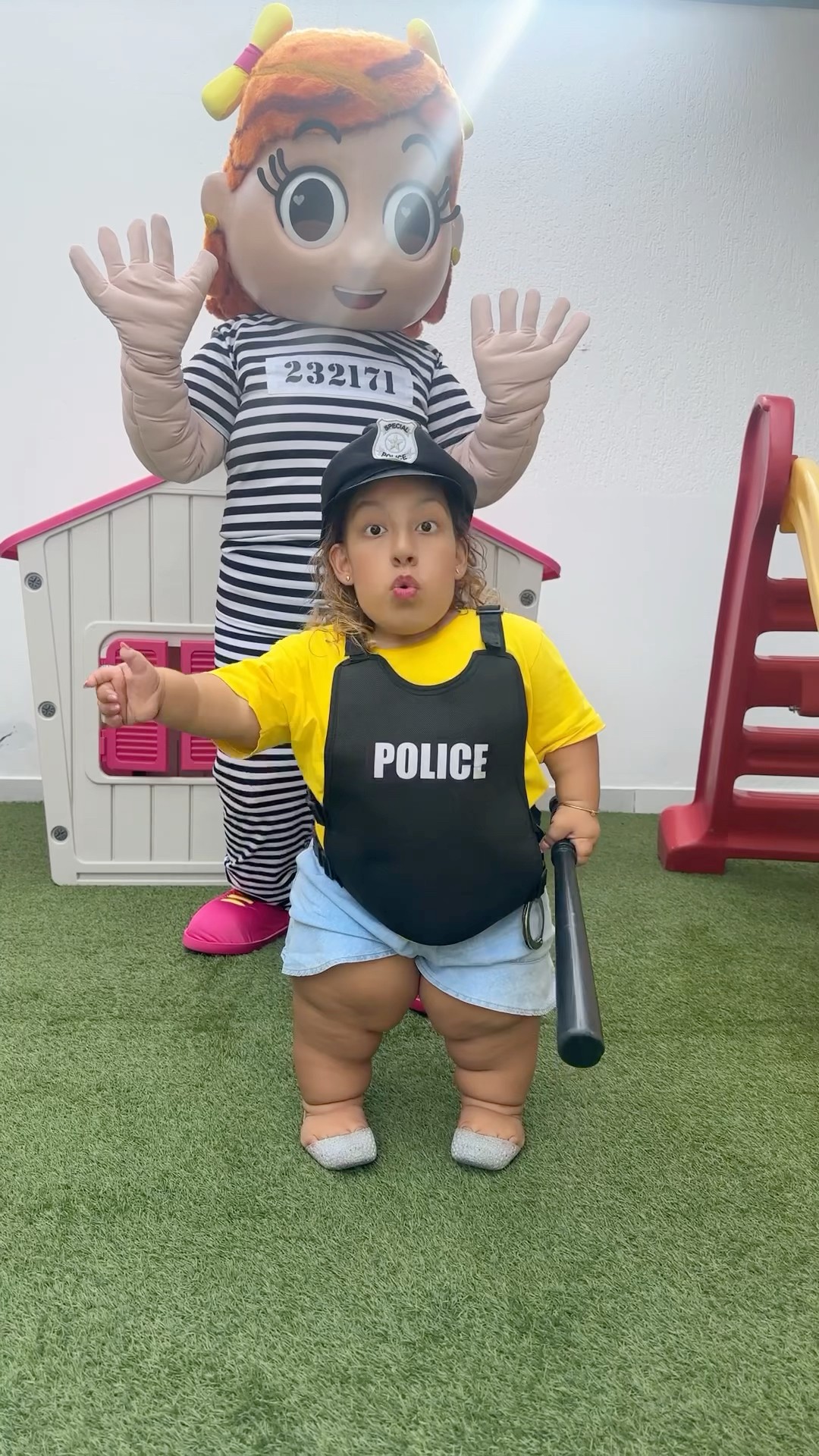 Batatinha Frita * Polícia e Boneca Ladrão - Música para crianças e famílias