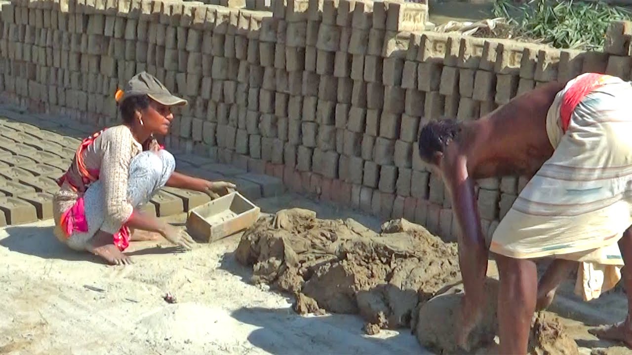 Women are Making Manual Clay Bricks by Outmoded Primitive System | How ...