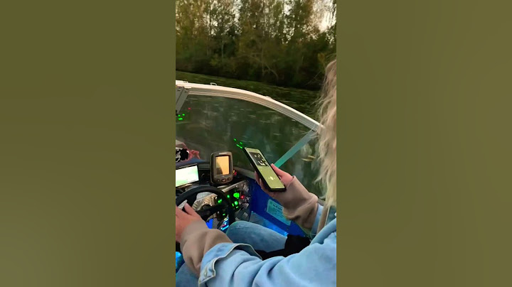 Жена за пультами лодки  Крым )Хочет сдавать на права ) Делаем ?)))))))
