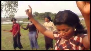 Angela Chibalonza - Bakonzi Na Yo (Official Music Video)