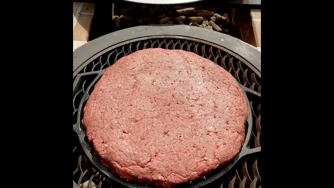 I Cooked A Giant Cheeseburger 20 Times Bigger Than The Original!- I AM Countryside