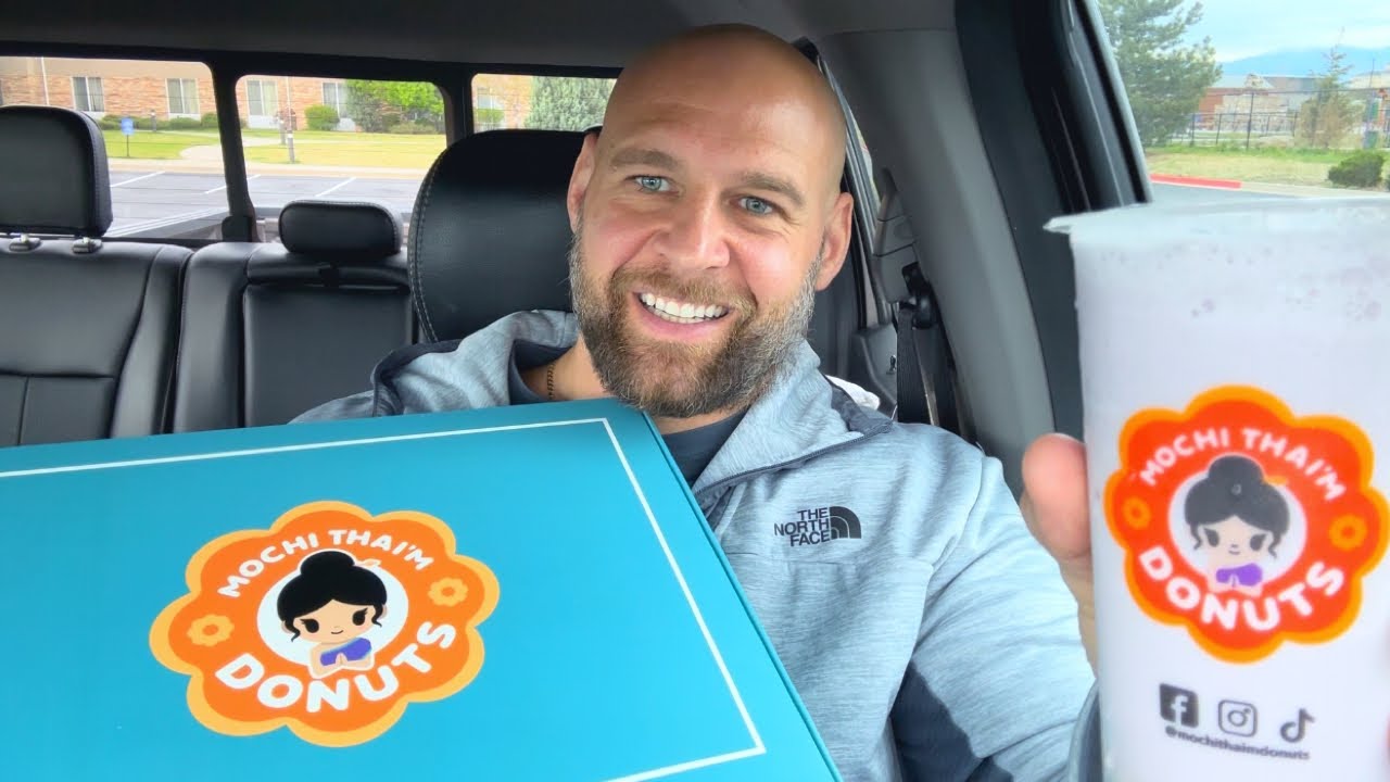 TRYING MOCHI DONUTS!!