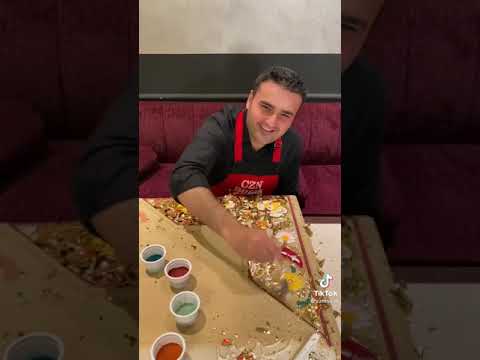 الشيف التركي بوراك مع الفنان محمد حمامي الرسم العجمي الدمشقي