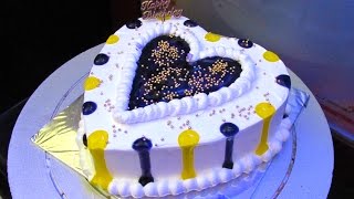 Https://geetikascakes.blogspot.com ❤ anniversary cake learn how to
make and decorate simple heart shaped at home. this can be made for
birthday's...